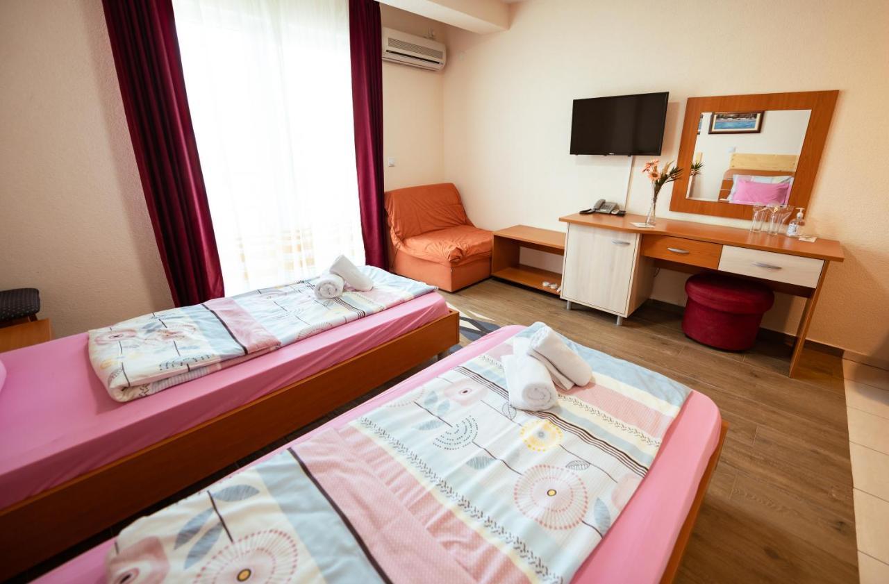 Hotel Holiday-M โอครีด ภายนอก รูปภาพ