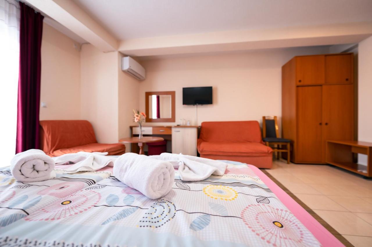 Hotel Holiday-M โอครีด ภายนอก รูปภาพ