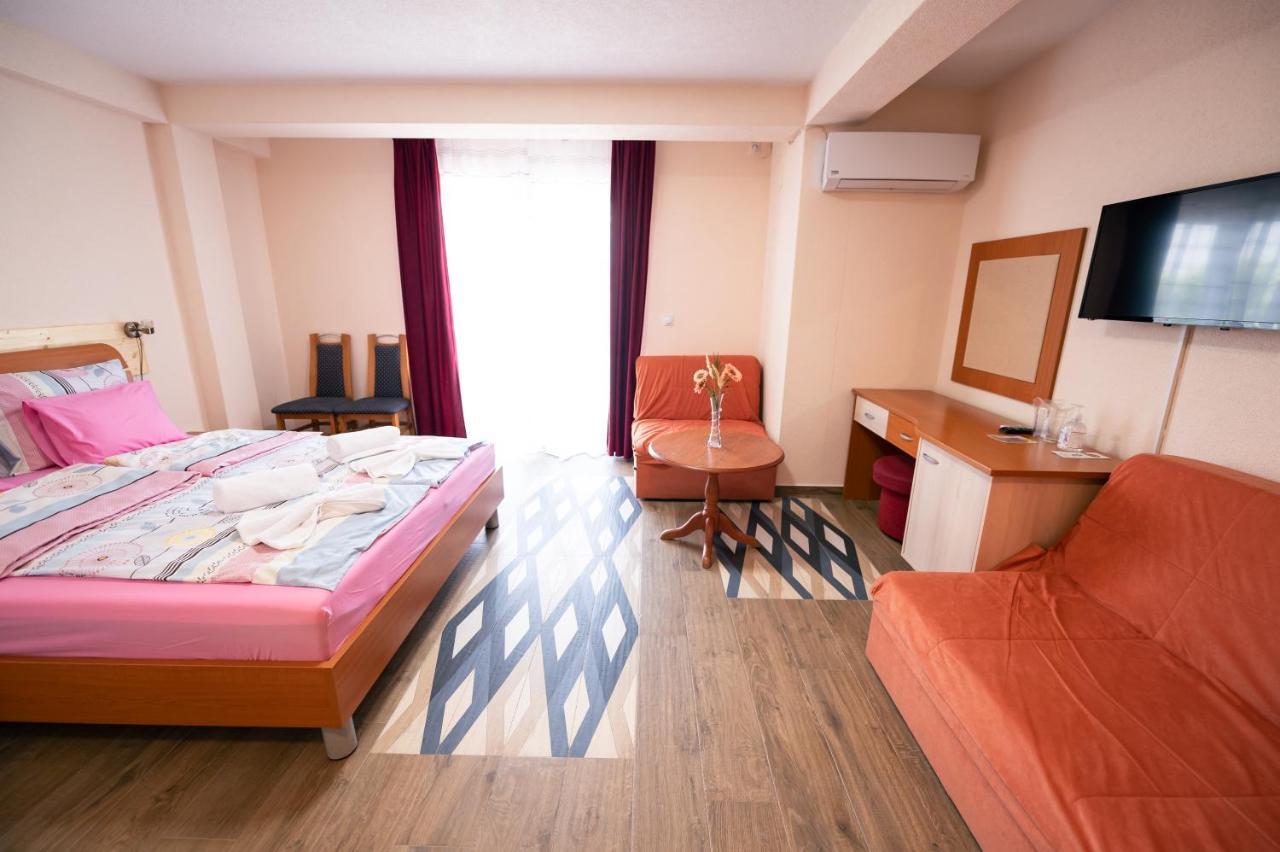 Hotel Holiday-M โอครีด ภายนอก รูปภาพ