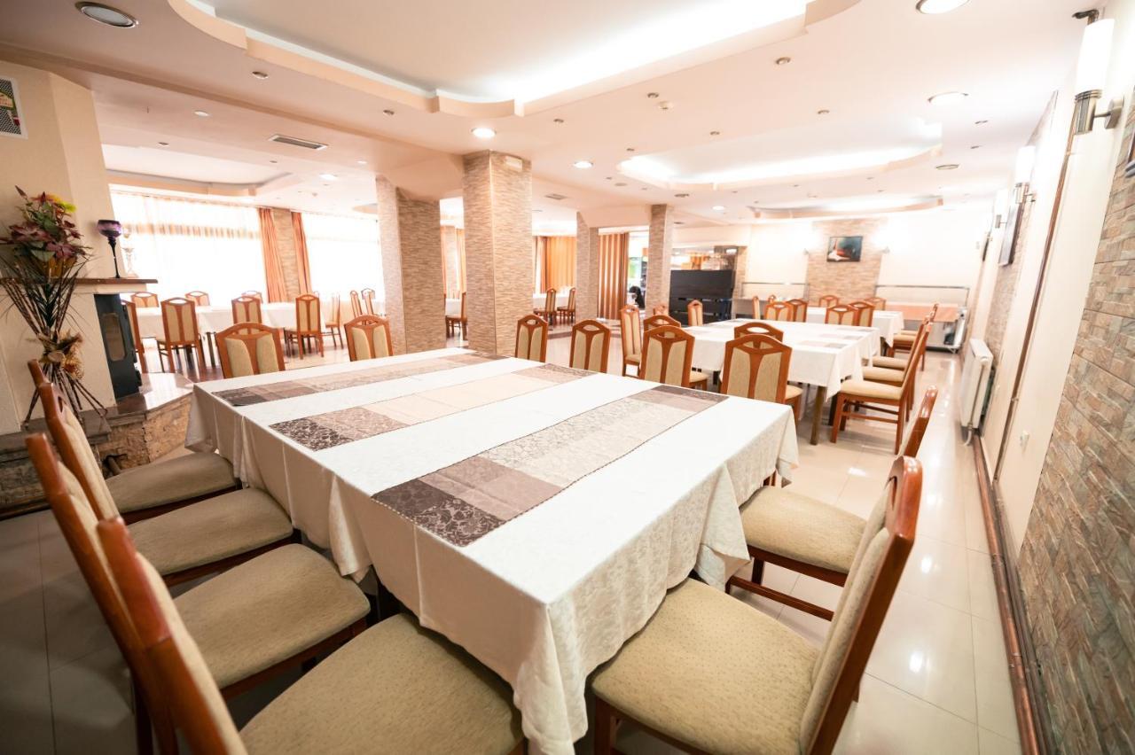 Hotel Holiday-M โอครีด ภายนอก รูปภาพ
