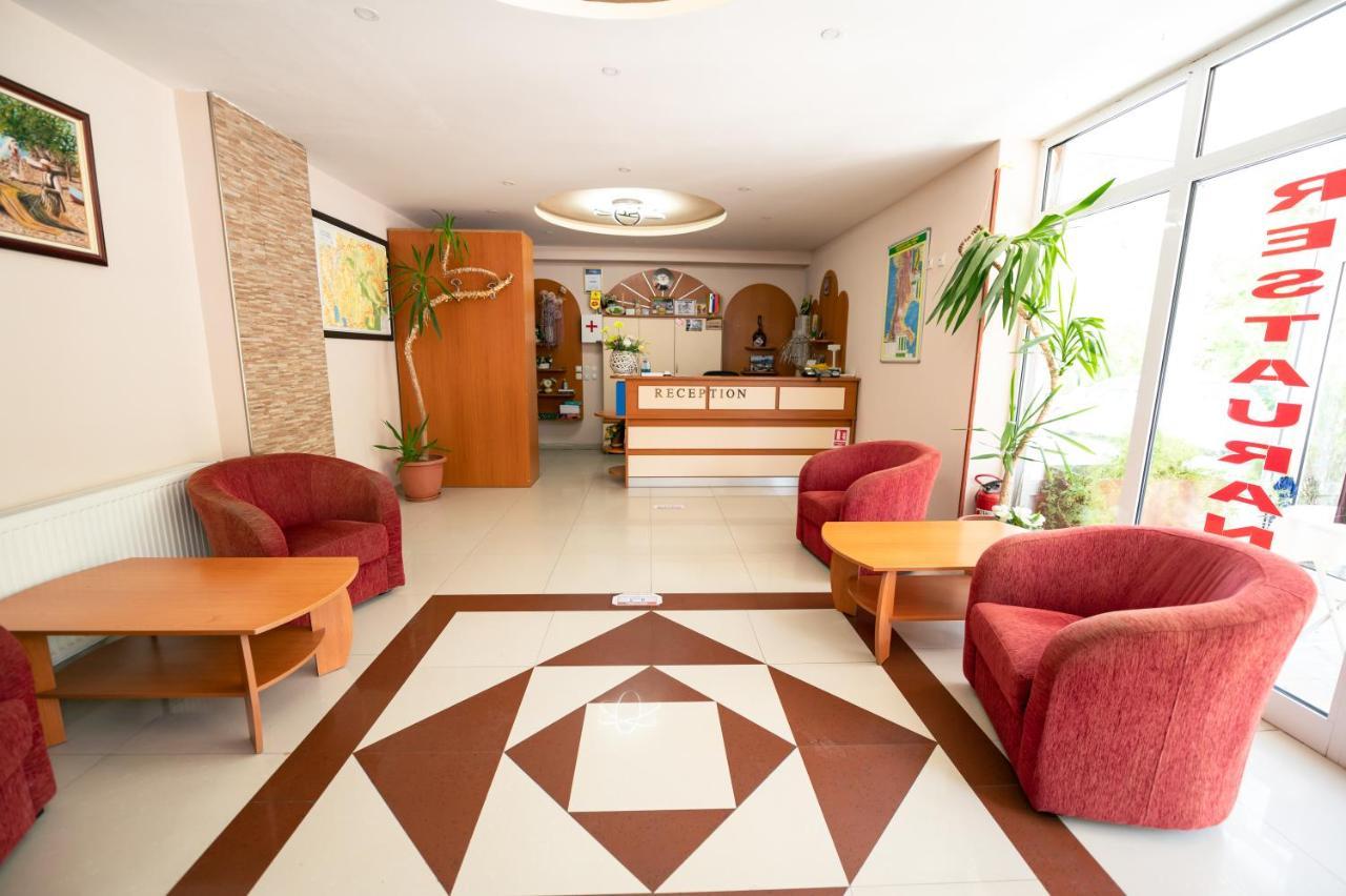 Hotel Holiday-M โอครีด ภายนอก รูปภาพ