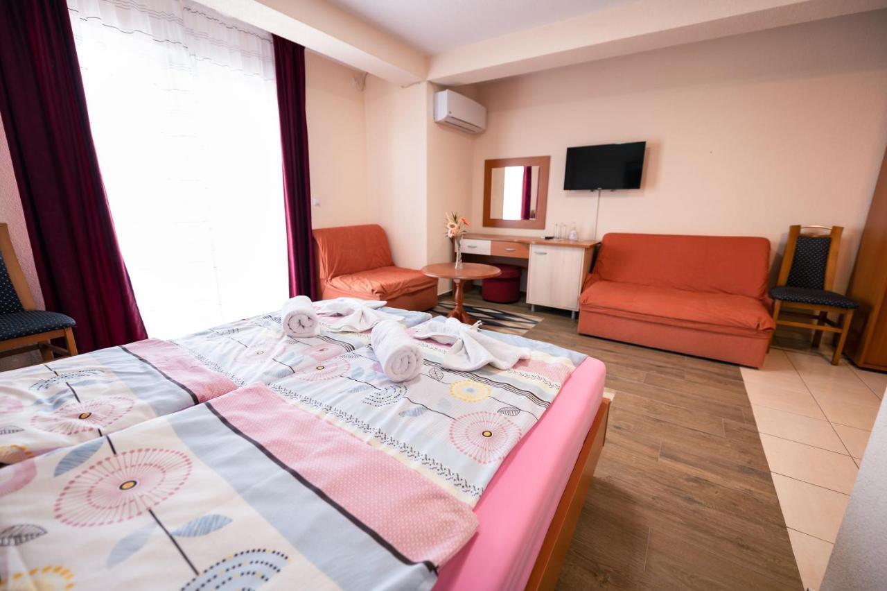 Hotel Holiday-M โอครีด ภายนอก รูปภาพ