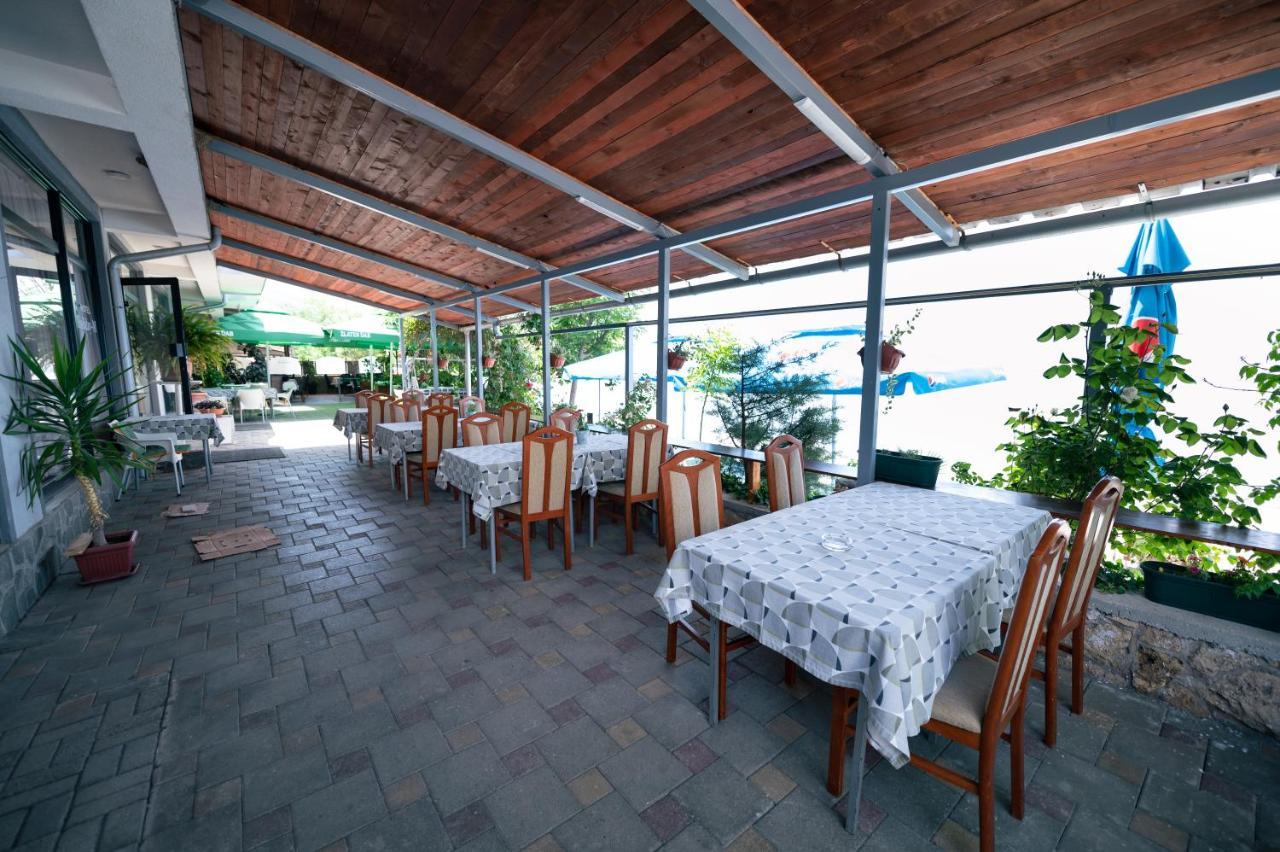 Hotel Holiday-M โอครีด ภายนอก รูปภาพ