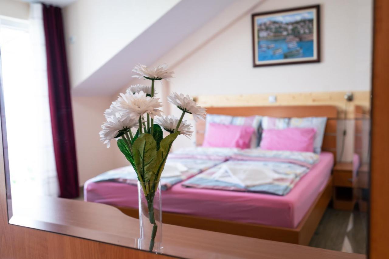 Hotel Holiday-M โอครีด ภายนอก รูปภาพ