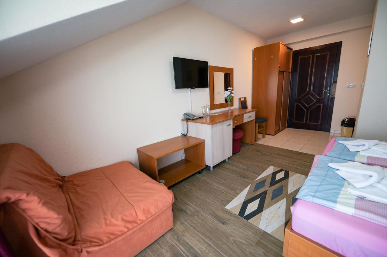 Hotel Holiday-M โอครีด ภายนอก รูปภาพ