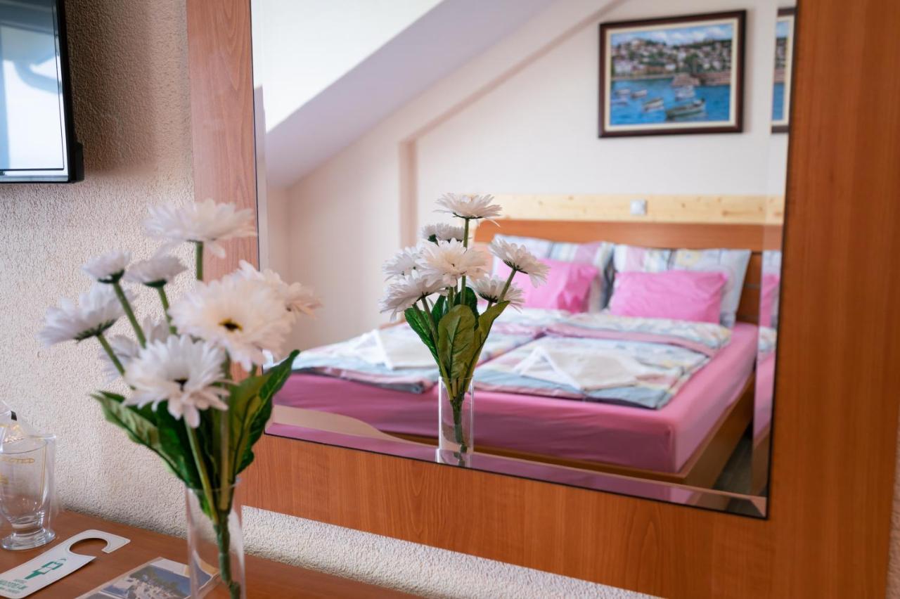 Hotel Holiday-M โอครีด ภายนอก รูปภาพ