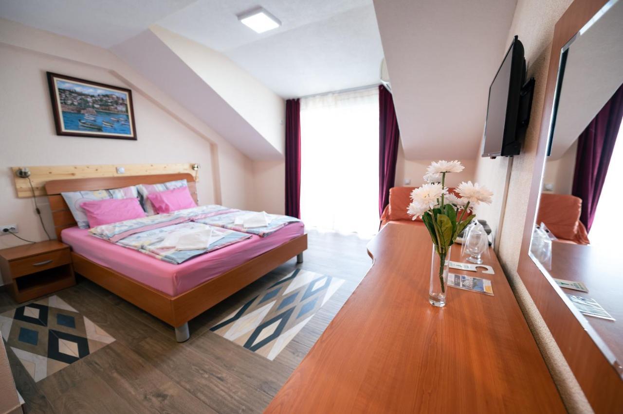 Hotel Holiday-M โอครีด ภายนอก รูปภาพ