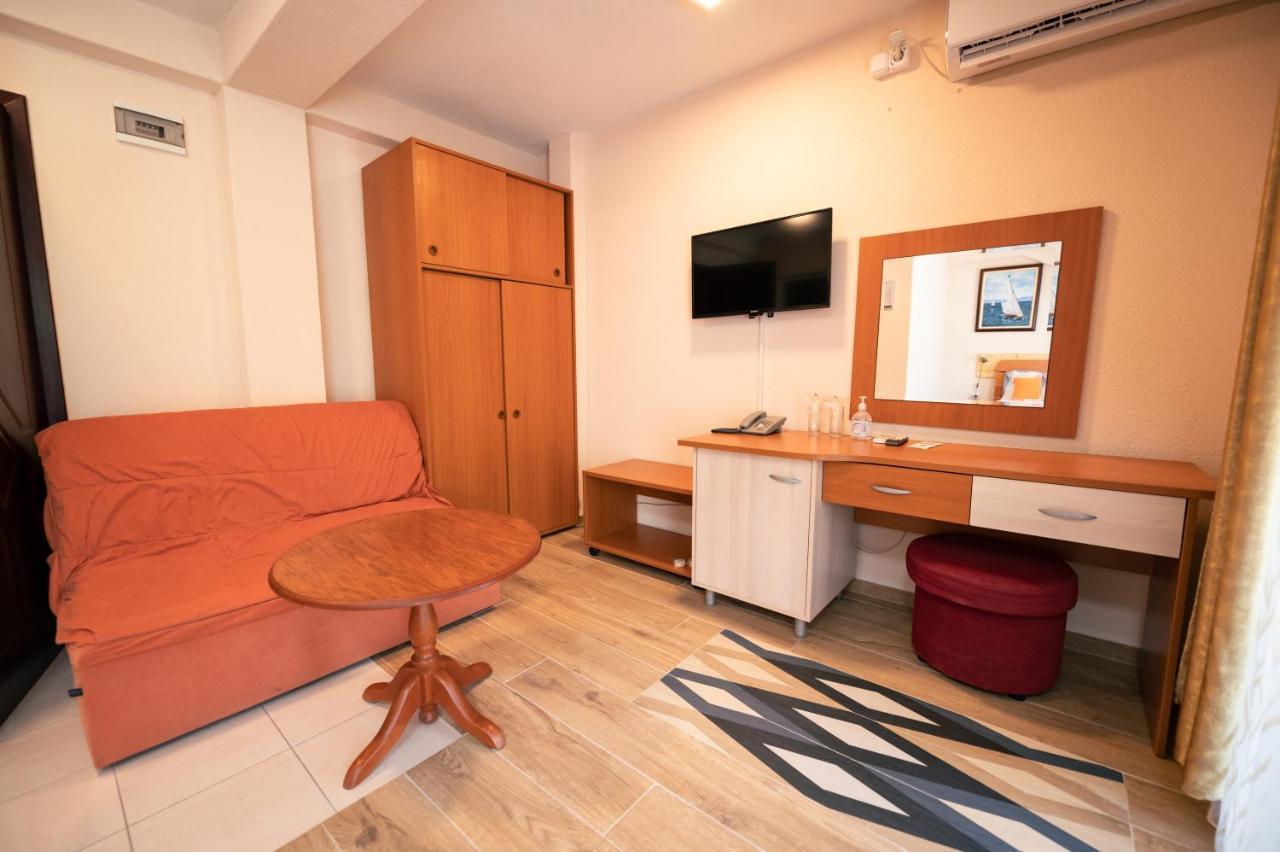 Hotel Holiday-M โอครีด ภายนอก รูปภาพ