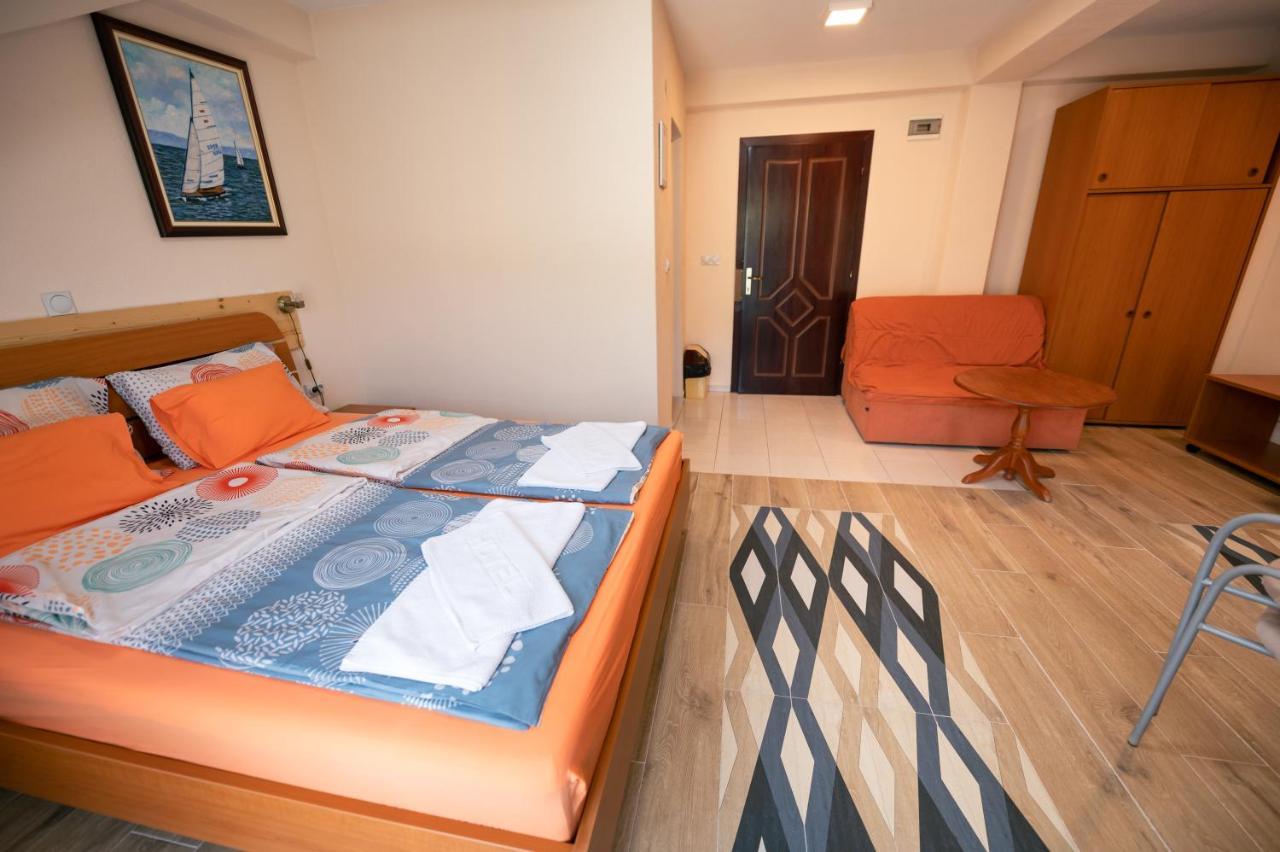 Hotel Holiday-M โอครีด ภายนอก รูปภาพ