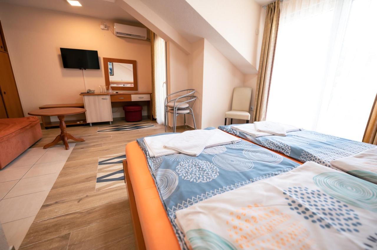 Hotel Holiday-M โอครีด ภายนอก รูปภาพ